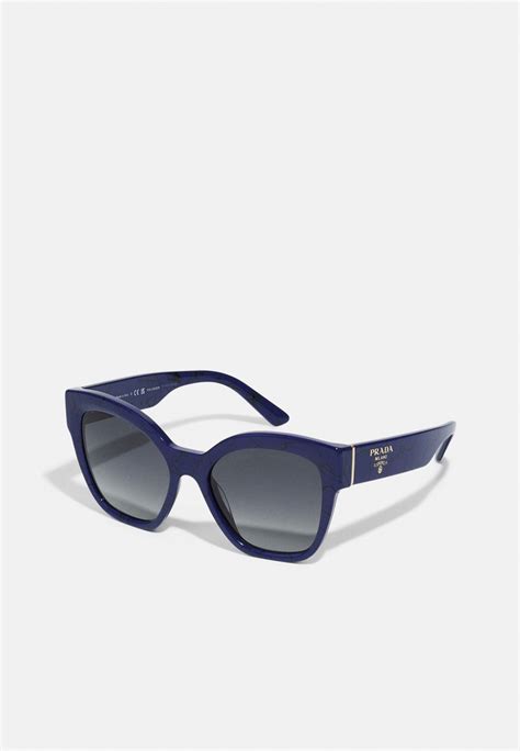 prada sonnenbrille herren blau|Blaue Gläser Prada Eyewear Collection Sonnenbrille .